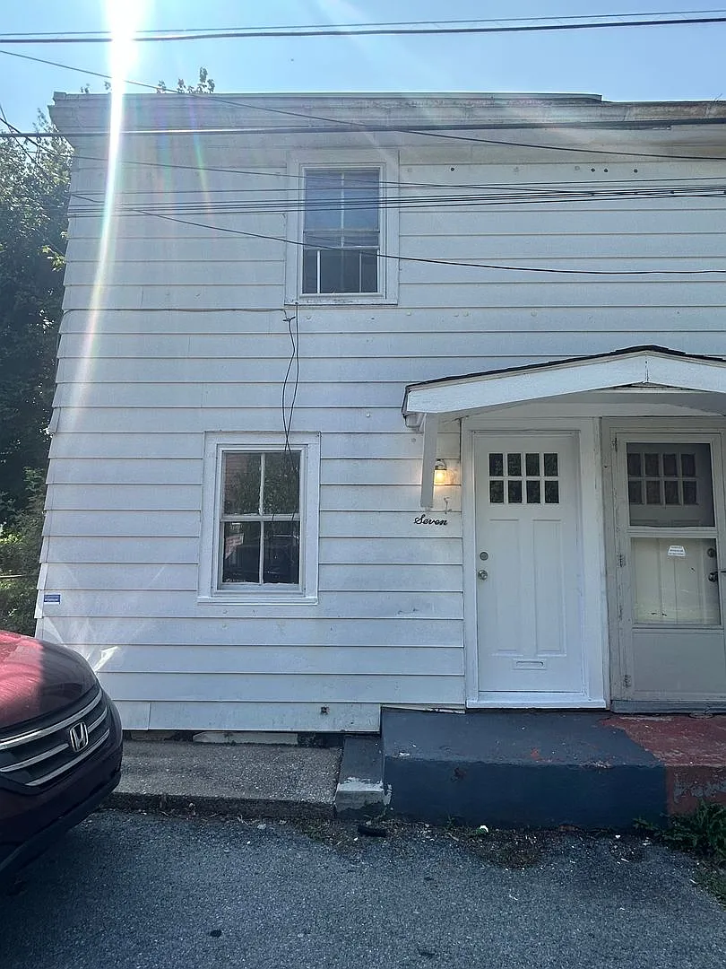 Section 8 considered - Cozy two bedroom in Penbrook — Photo 1