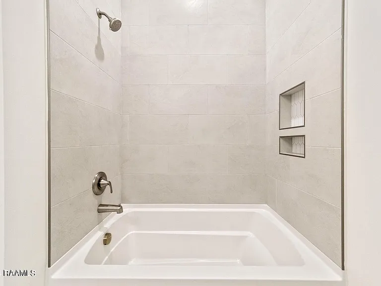 128 Oak Village Dr — Photo 16