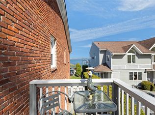 Bay Breeze, Warwick, RI 02886