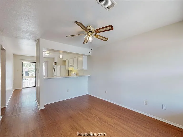307 Manuel Dr #C — Photo 2