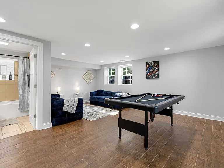 1513 Clinton Ave — Photo 18
