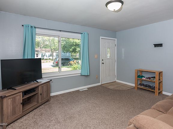 2nd image of 5824 Roanoke St