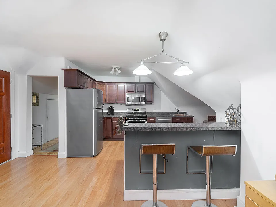 24 Hudson Pl #THREE