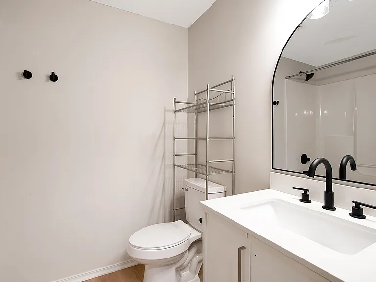 3332 N Governeour Cir — Photo 17