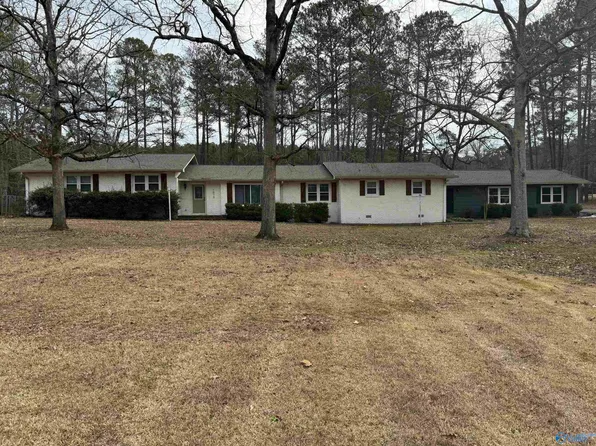 1075 S Watson Dr, Centre, AL 35960