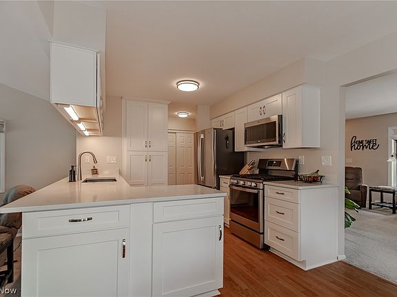 3rd image of 5600 Reef Rd