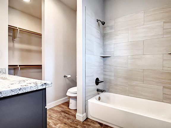 4th image of 203 E Brentwood Dr #East33
