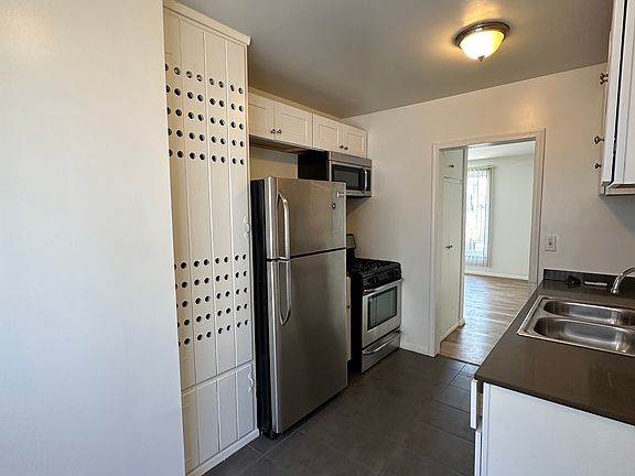 5th image of 1210 N Formosa Ave #4