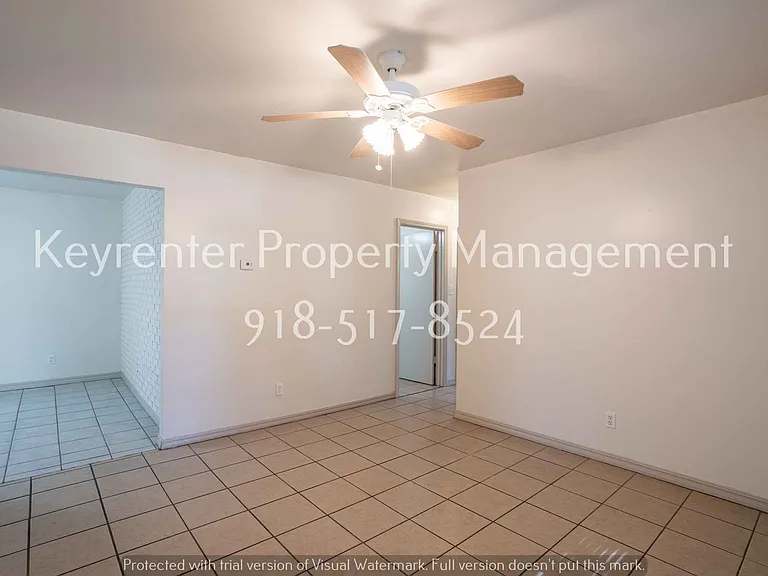 608 E Center St — Photo 2
