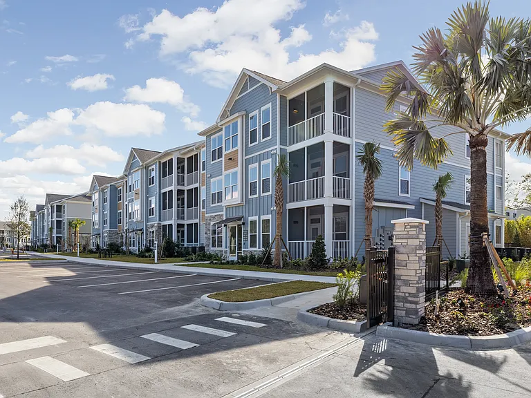 Standard441 Luxury Apartments — Photo 8