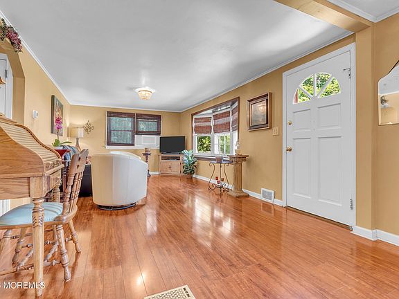 5th image of 1717 Maple Street