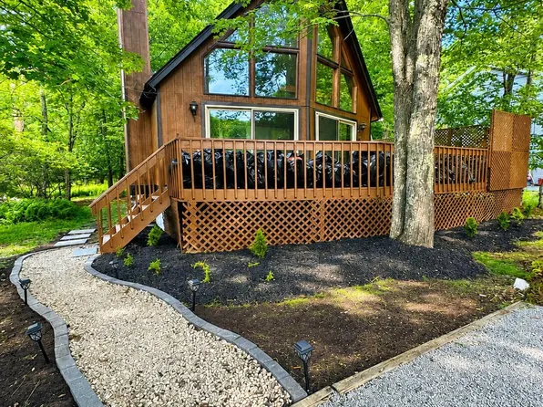 227 Lake Dr, Dingmans Ferry, PA 18328