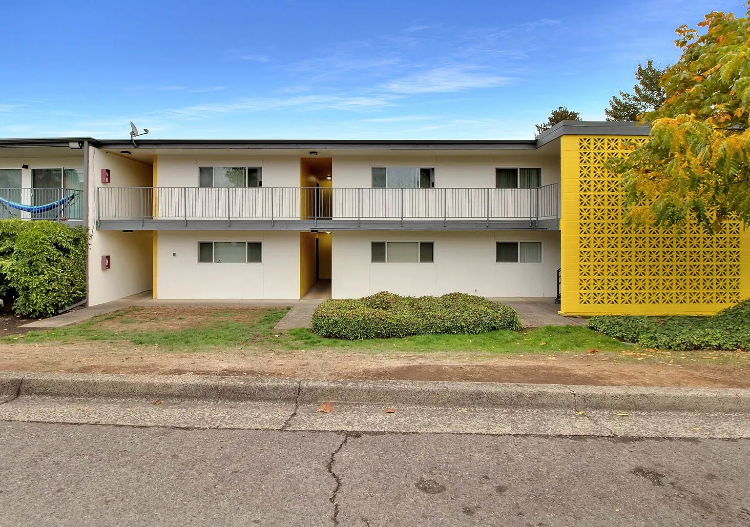 2760 Willamette St — Photo 1