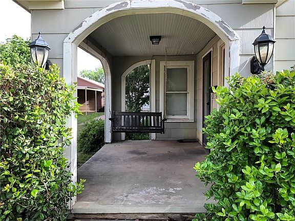 2nd image of 808 Wells Ave
