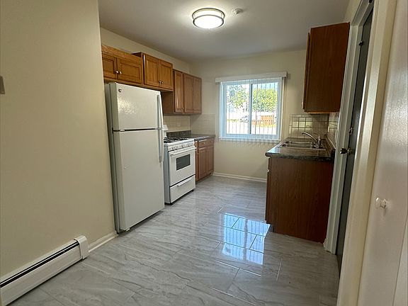 3rd image of 775 Court Of Spruce APT 2