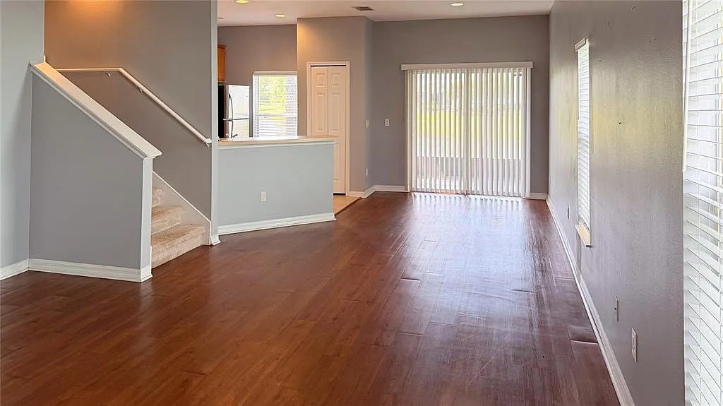 2 bed, 2.5 bath, 1333 sqft, $2,300 — Photo 3