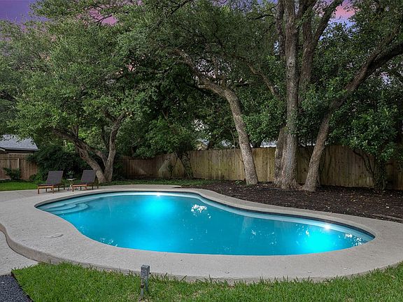 3rd image of 8805 Point West Dr