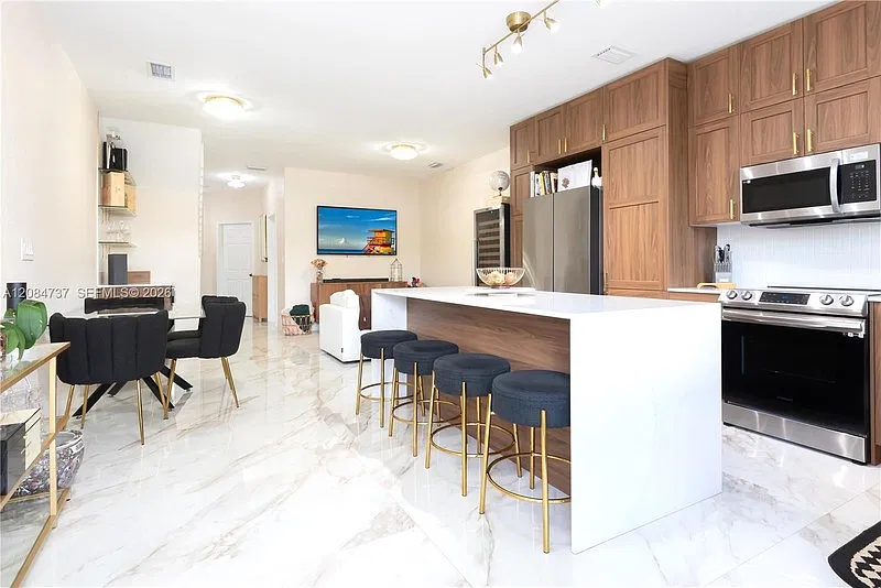 5470 NW 107th Ave #801 — Photo 4