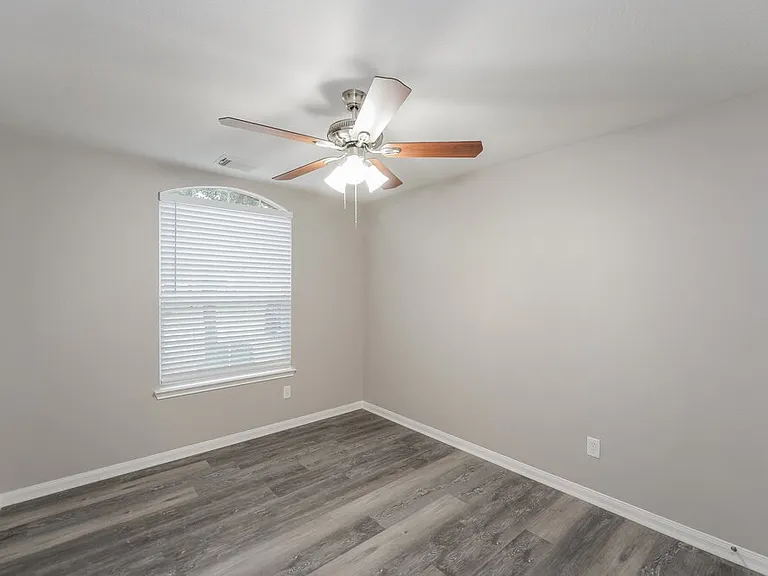 7811 Iris Glen Ln — Photo 12