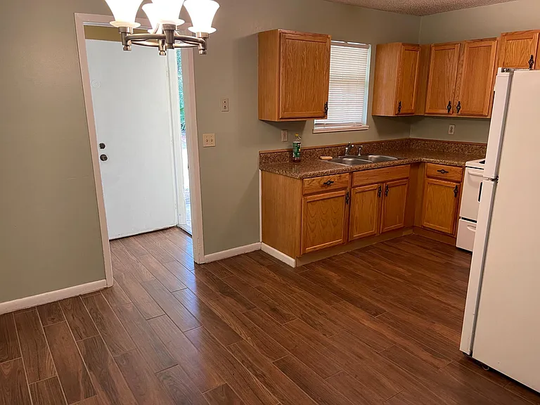 777 Douglas Dr #B — Photo 5