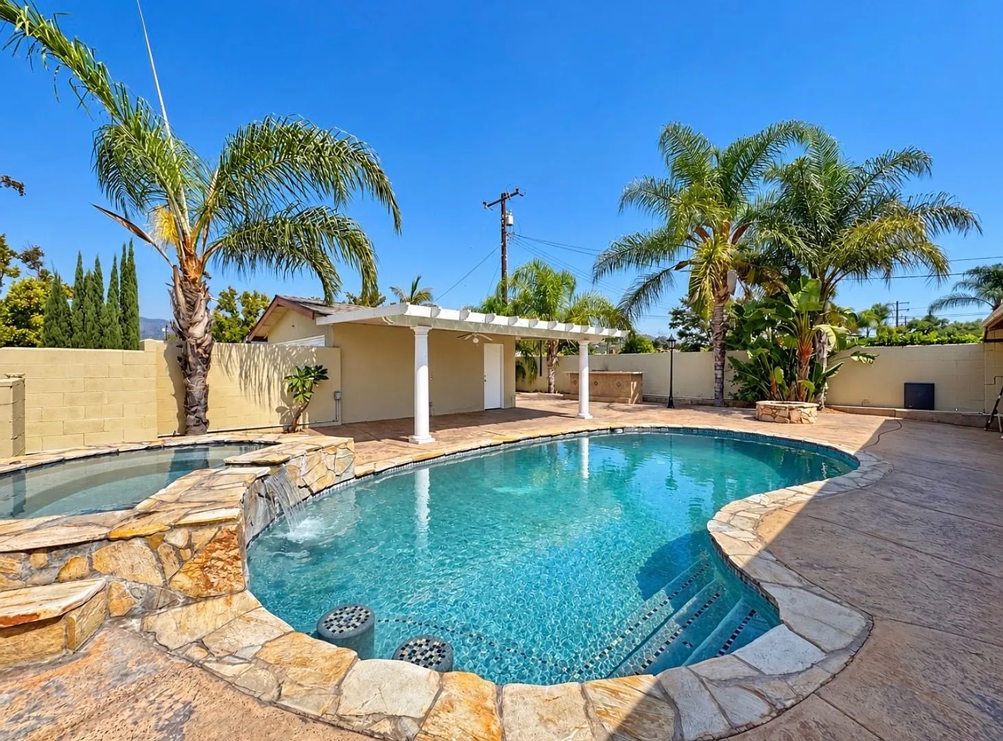 4bd 2ba in Glendora with Pool! — Photo 1