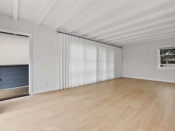 5th image of 297 Wave St