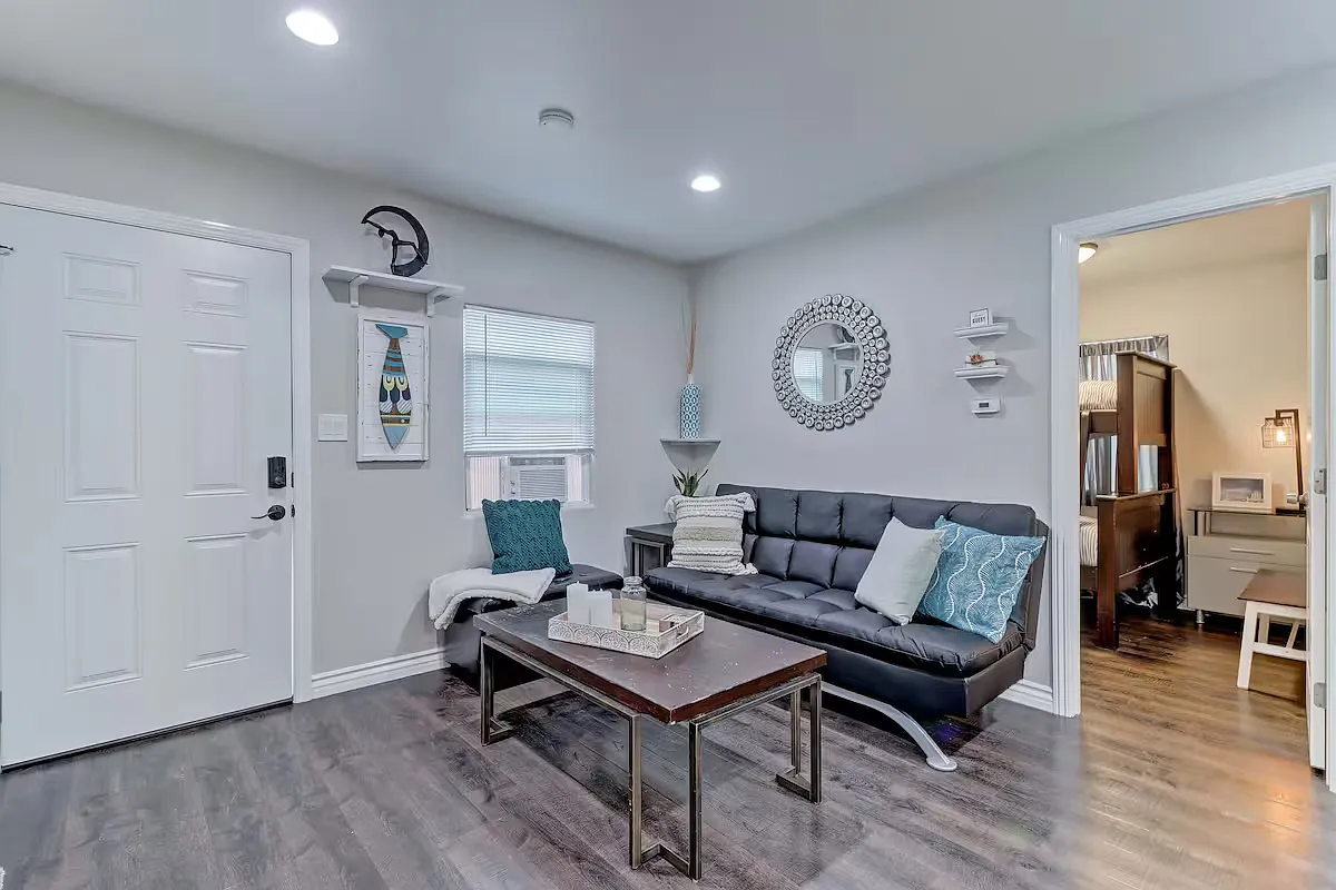 2 bed, 600 sqft, $3,000 — Photo 2