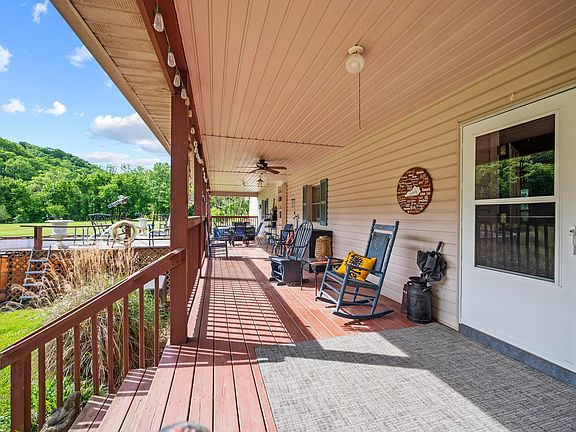4th image of 3516 River Dr