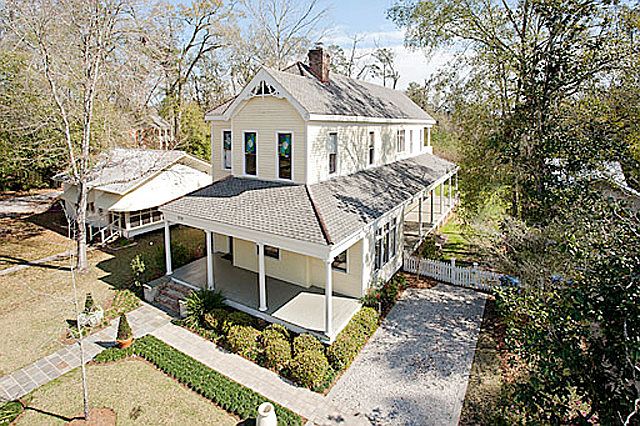 2nd image of 910 S Jahncke Ave