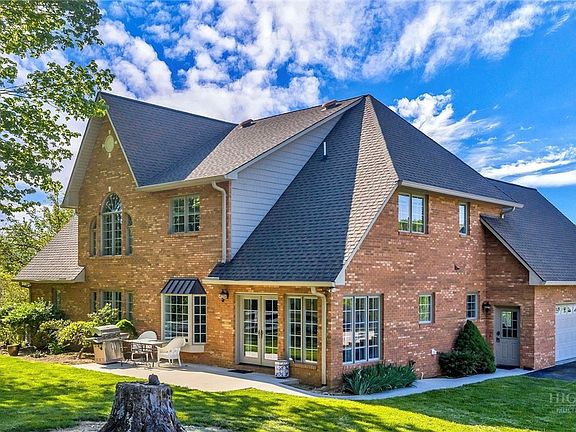 3rd image of 374 Bower Lane