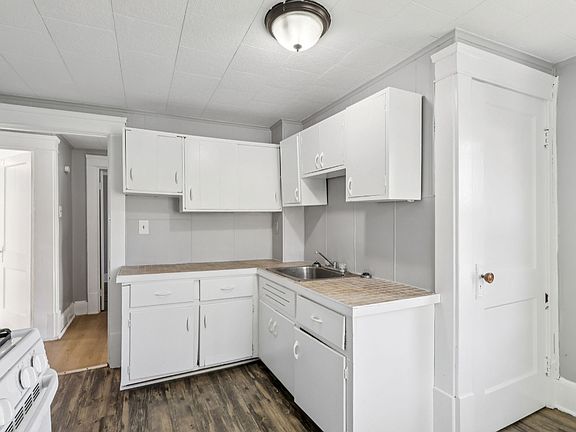 4th image of 398 Margaret St #2