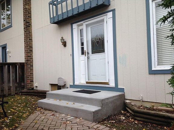 2nd image of 219 Oakwood Ln