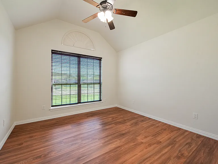 1037 Inverness Dr — Photo 9