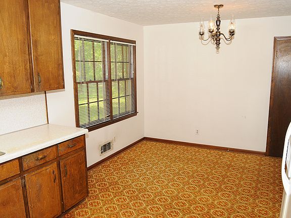 5th image of 513 Stockwood Dr