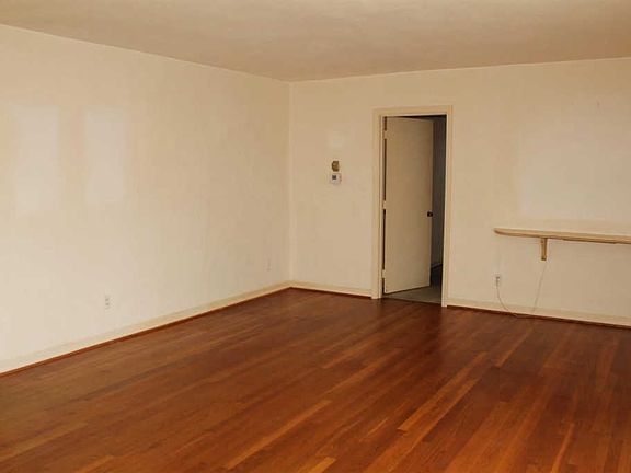 4th image of 2101 E Cross St