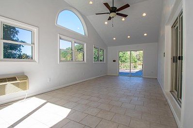 Large sunroom with AC
