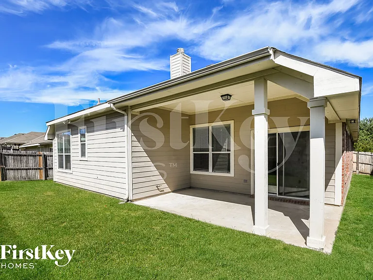 423 Hackberry Dr — Photo 15