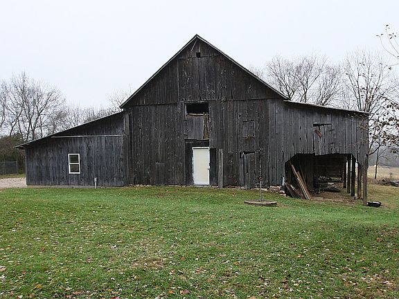 Original barn w/wood shop up
