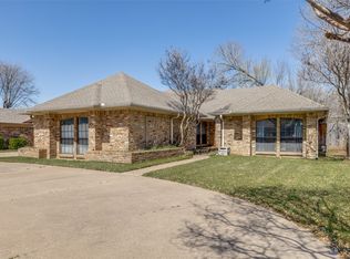 2005 W Nathan Lowe Rd, Arlington, TX 76017