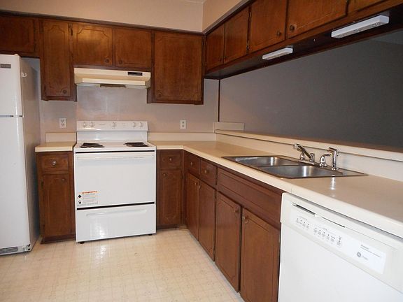 2nd image of 1111 East Dr APT D