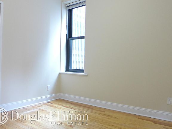 3rd image of 150 W 47th St APT 7A