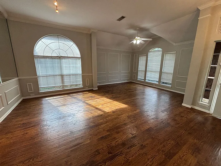 2921 Meadow Glen Dr — Photo 4