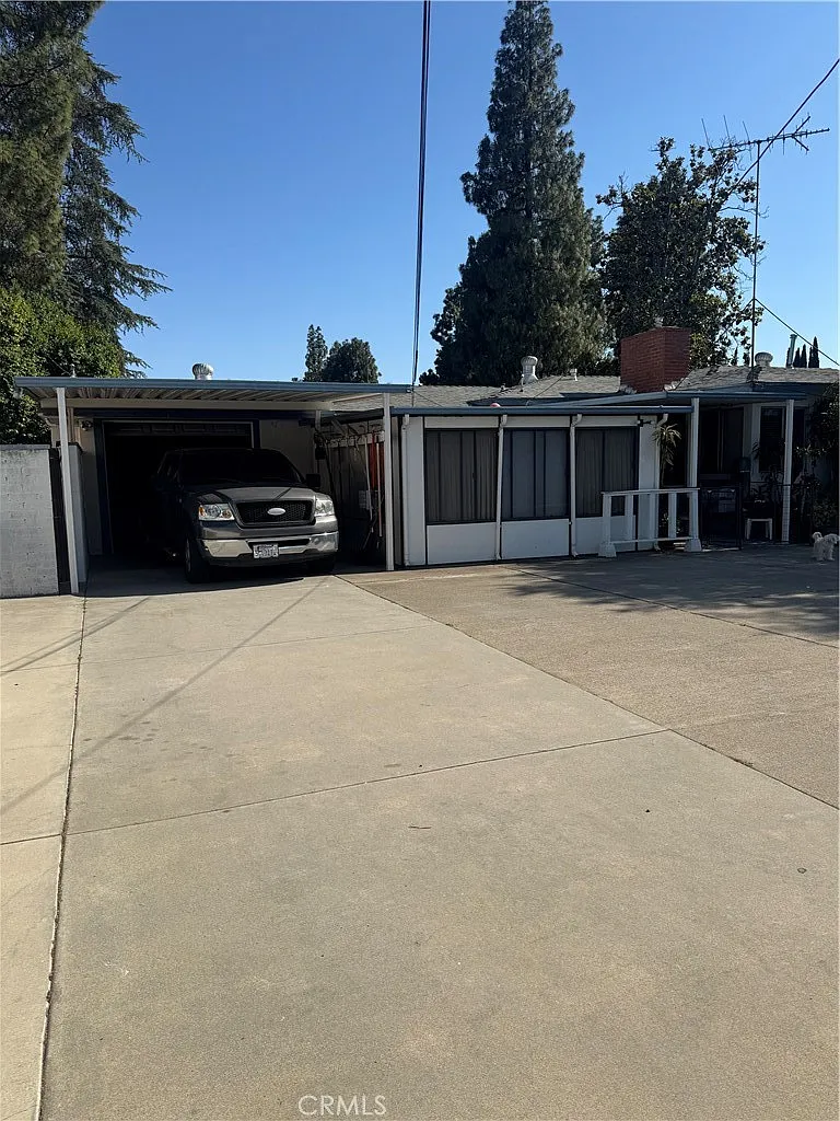 4 bed, 1685 sqft, $3,995 — Photo 4