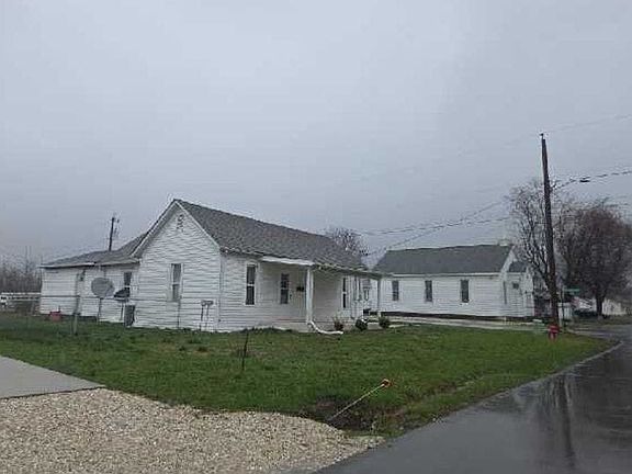 3rd image of 1202 W Locust St