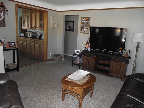 3rd image of 28303 Campbell Dr