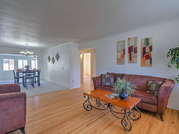 5th image of 840 Alvarado Dr SE