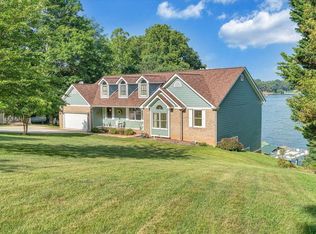 900 Lakemount Dr, Moneta, VA 24121