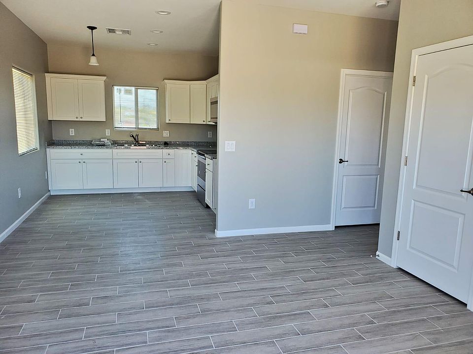 1st image of 1905 W Mistletoe Cir #1905