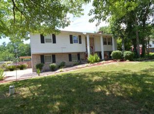 9211 Eastlake Dr, Wadesville, IN 47638