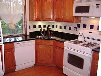 2nd image of 4857 N Hoyne Ave #2